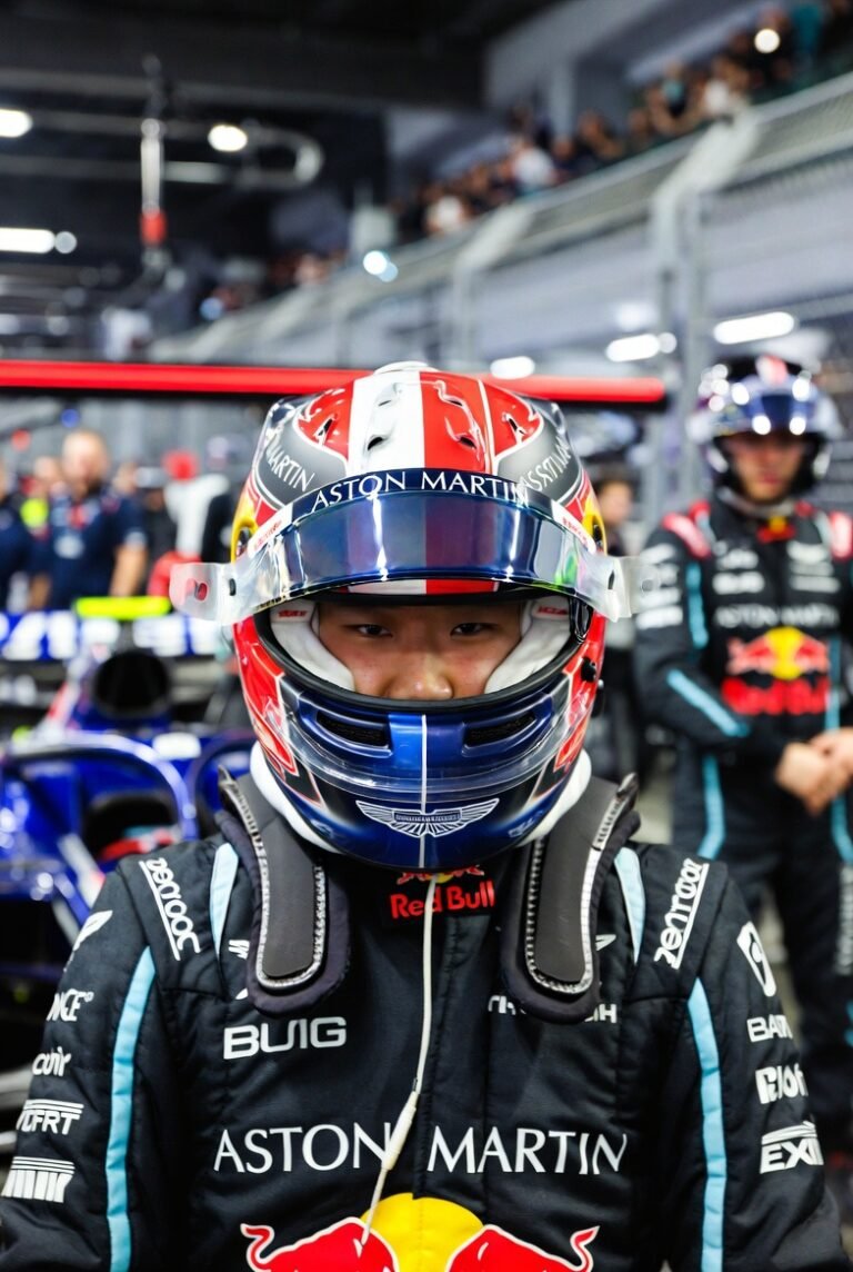 Yuki Tsunoda F1 2025 racing action